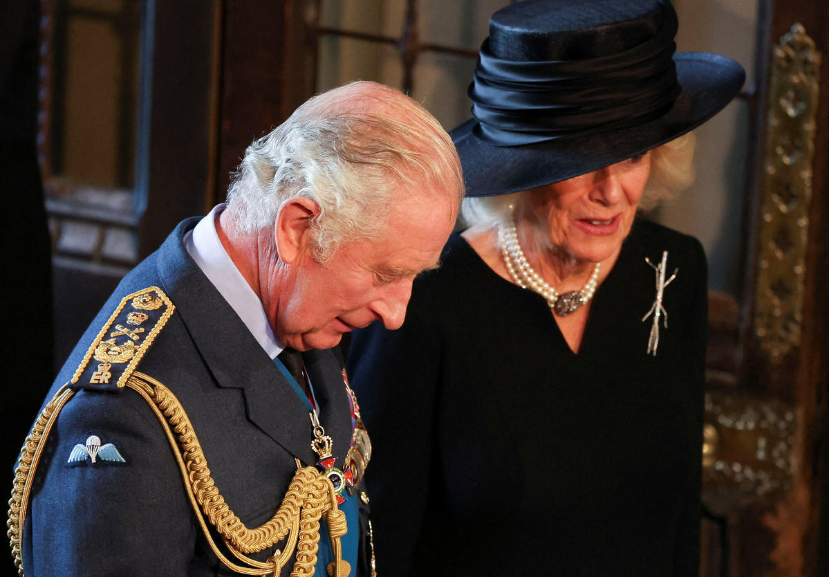Król Karol III z żoną na pogrzebie królowej Elżbiety II