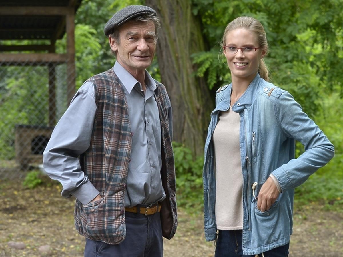 Krzysztof Kiersznowski i Julia Pietrucha na planie serialu