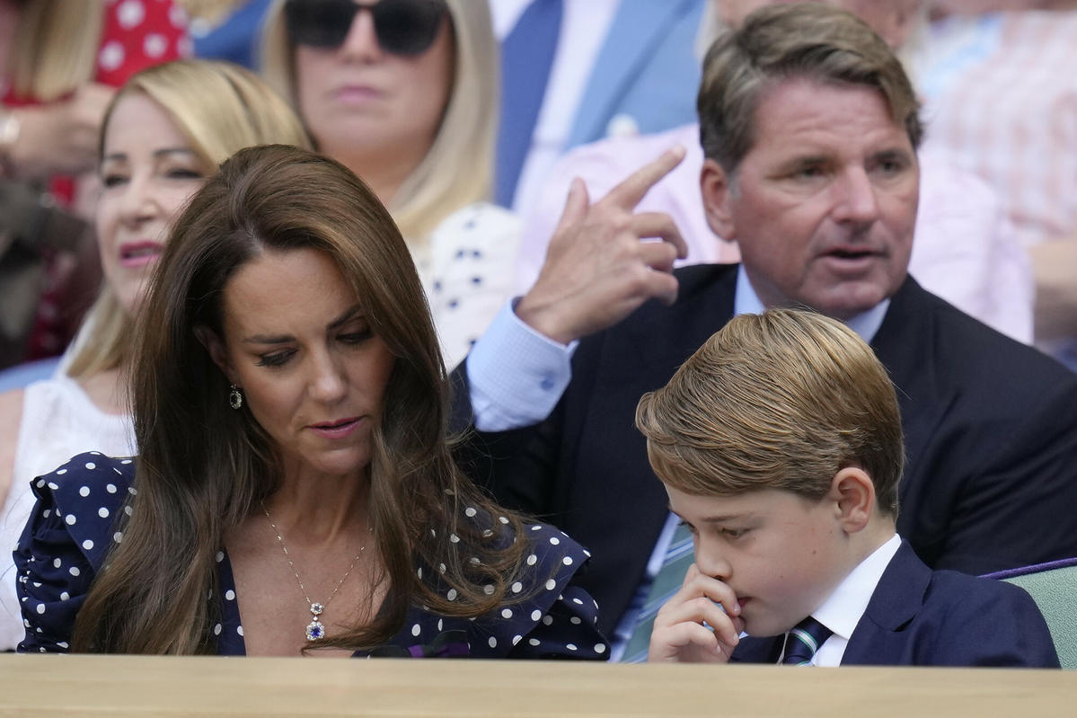 	Książę George z rodzicami na finale Wimbledonu