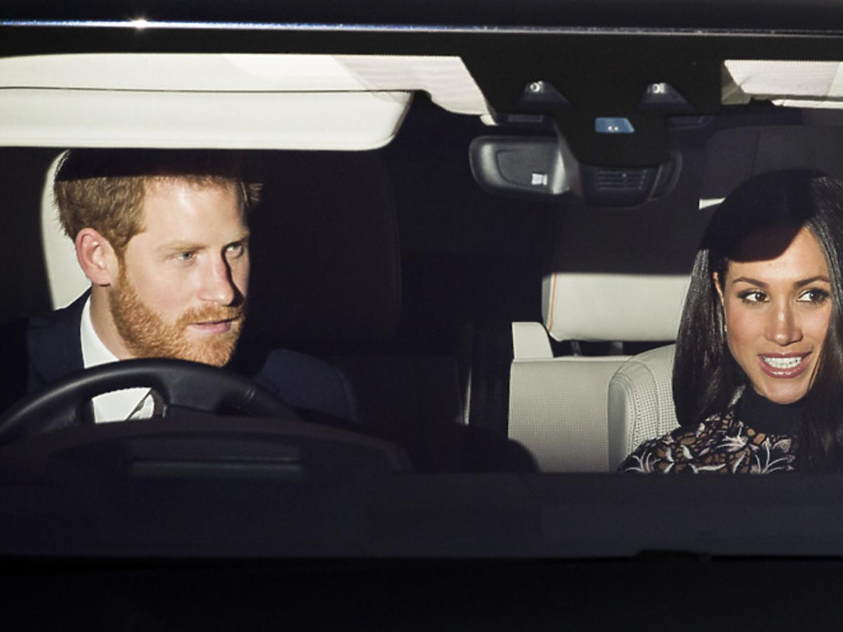 Książę Harry i Meghan Markle w drodze na obiad u Królowej