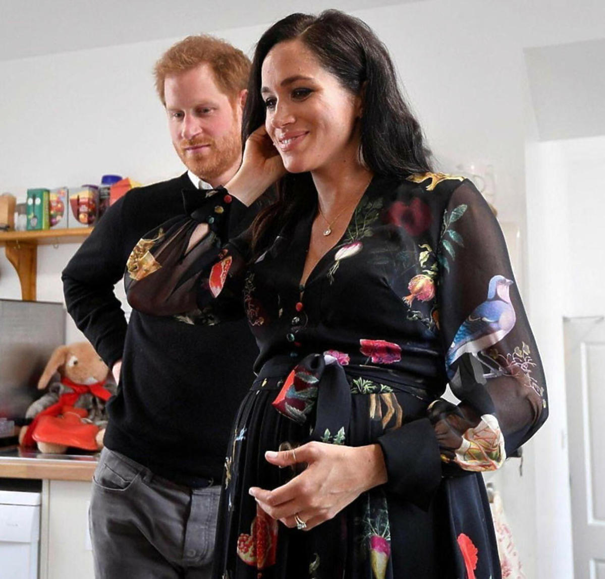 Książę Harry i Meghan Markle z ciążowym brzuszkiem