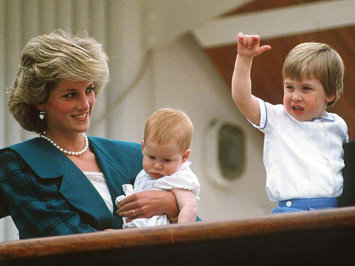 Książę Karol, księżna Diana, William i Harry w dzieciństwie