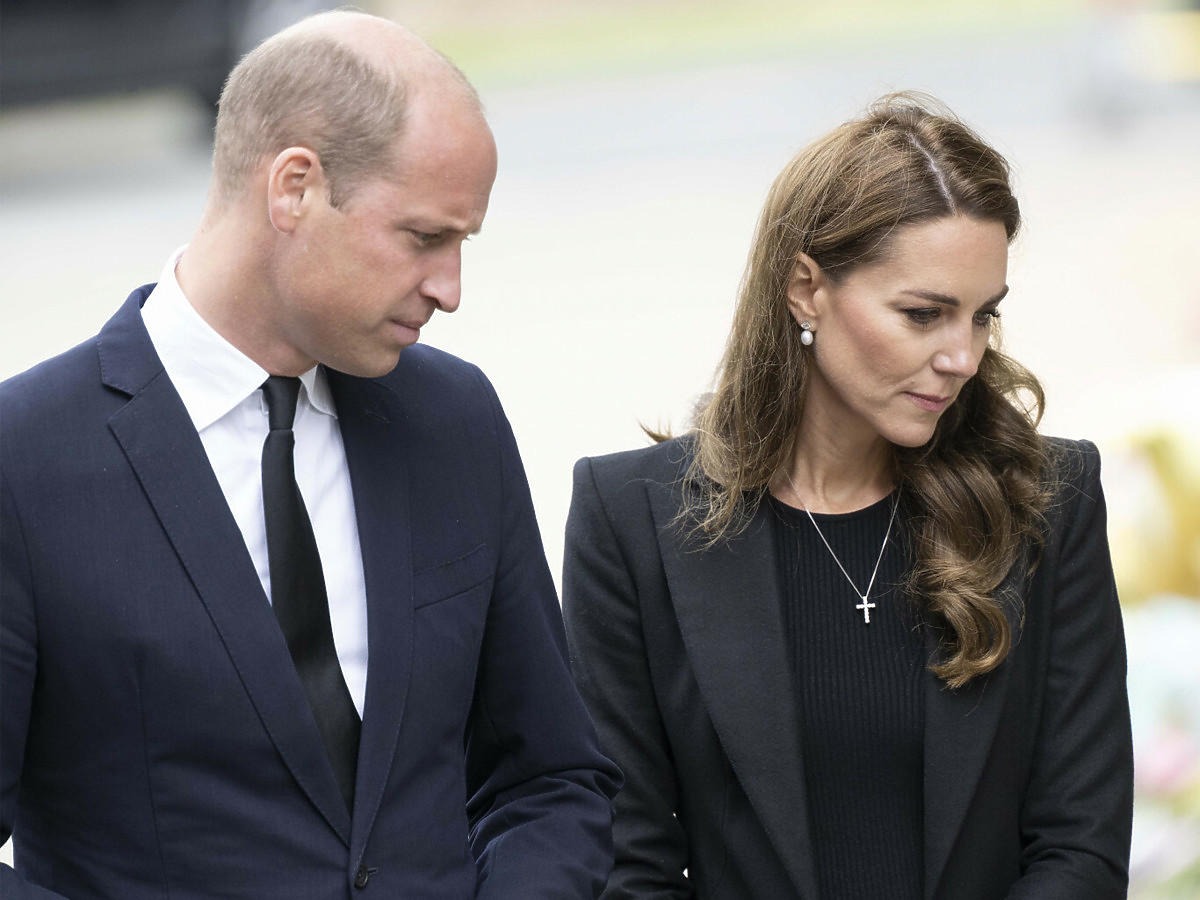 Książę William i księżna Kate przed pałacem Windsorów w Sandringham