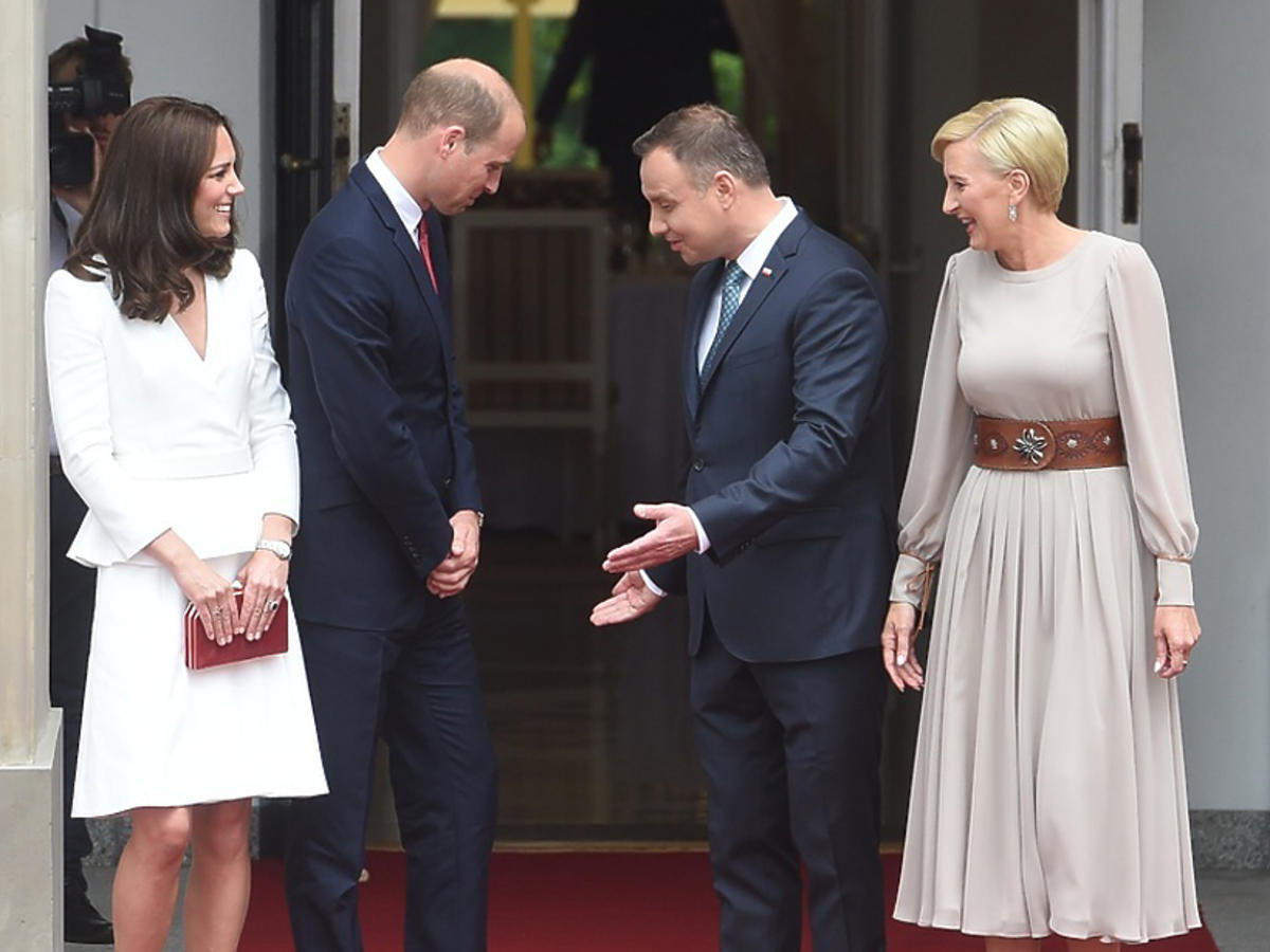 Książę William i Księżna Kate w Polsce  witają się z Andrzejem Dudą i jego żoną Agatą 