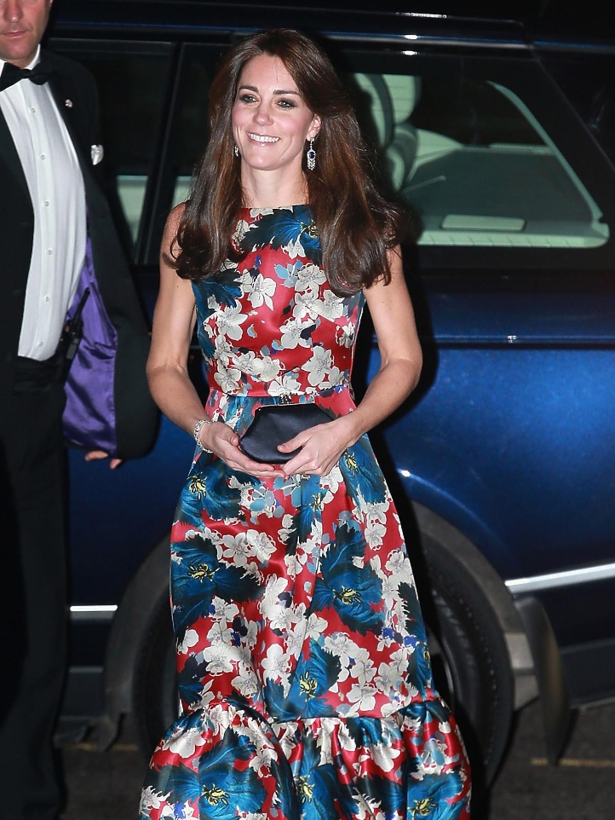 Księżna Catherine (Kate Middleton) w sukni w kwiaty