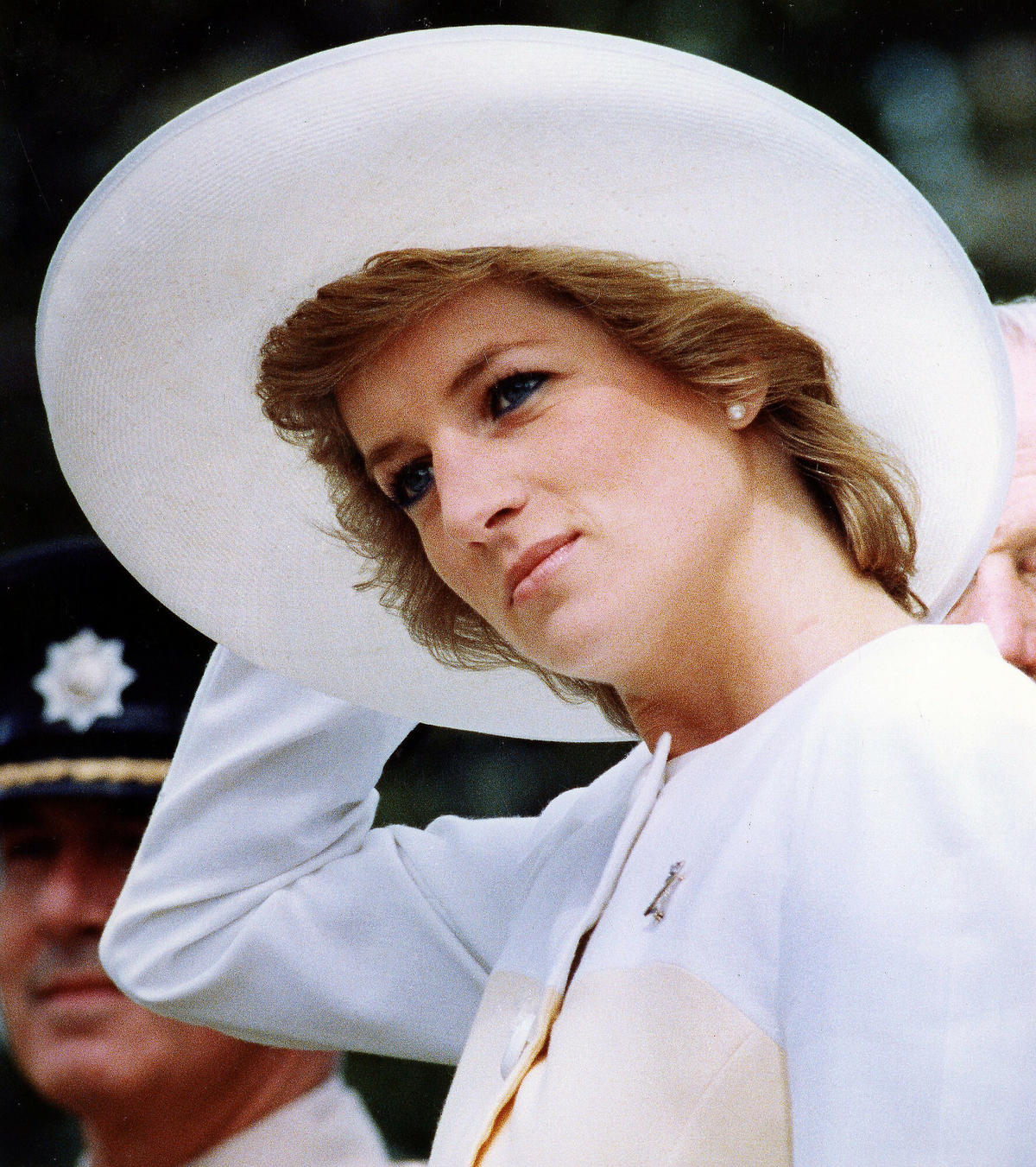 Księżna Diana w białym kapeluszu