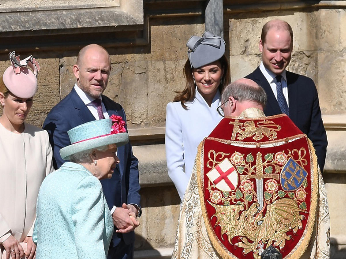 księżna Kate, książę William z królową na mszy