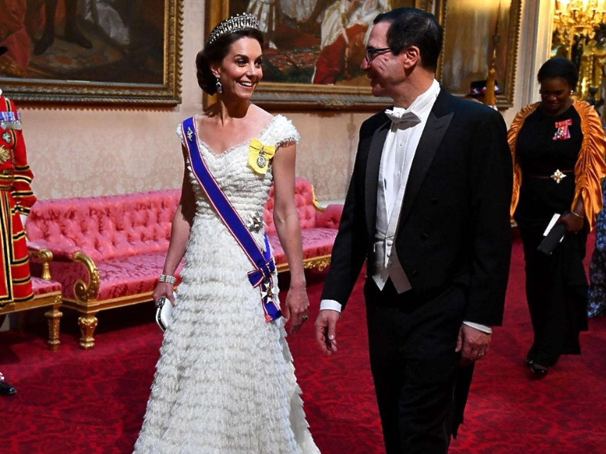 Księżna Kate rozmawia z innym mężczyzną