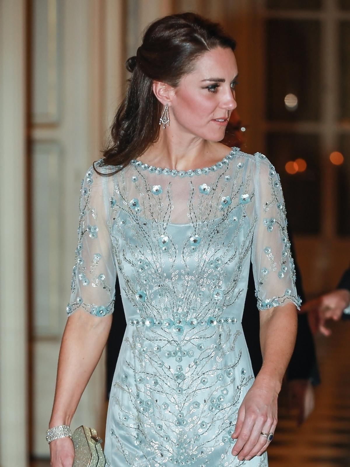 Księżna Kate w Paryżu w niebieskiej sukni