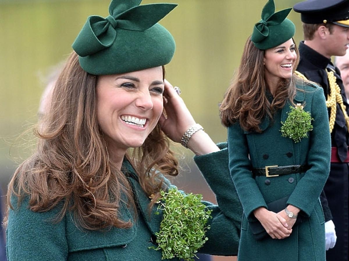 Księżna Kate w zielonym płaszczu marki Hobbs