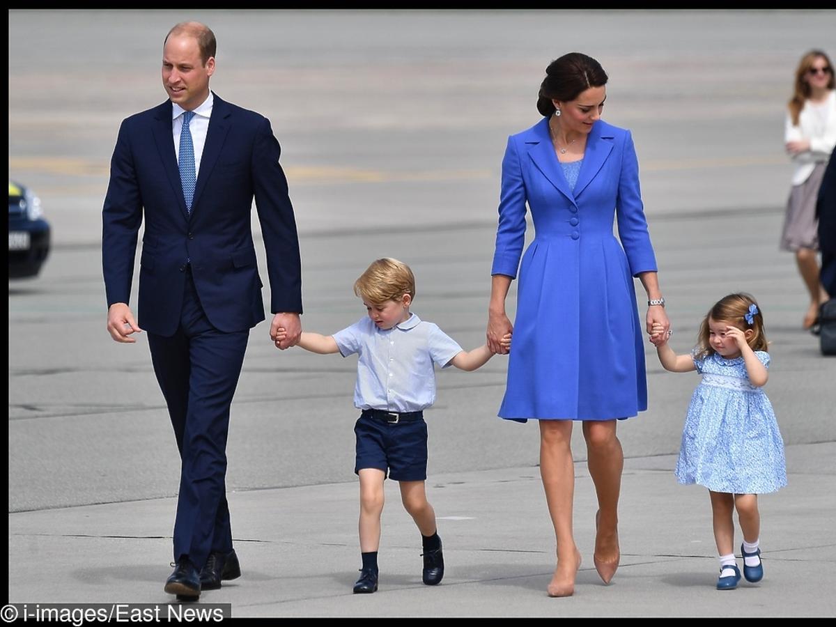 księżniczka Charlotte i książę George na lotnisku odlatują z Polski