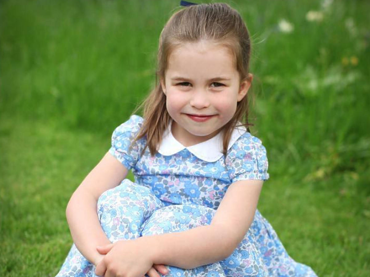 Księżniczka Charlotte w sukience