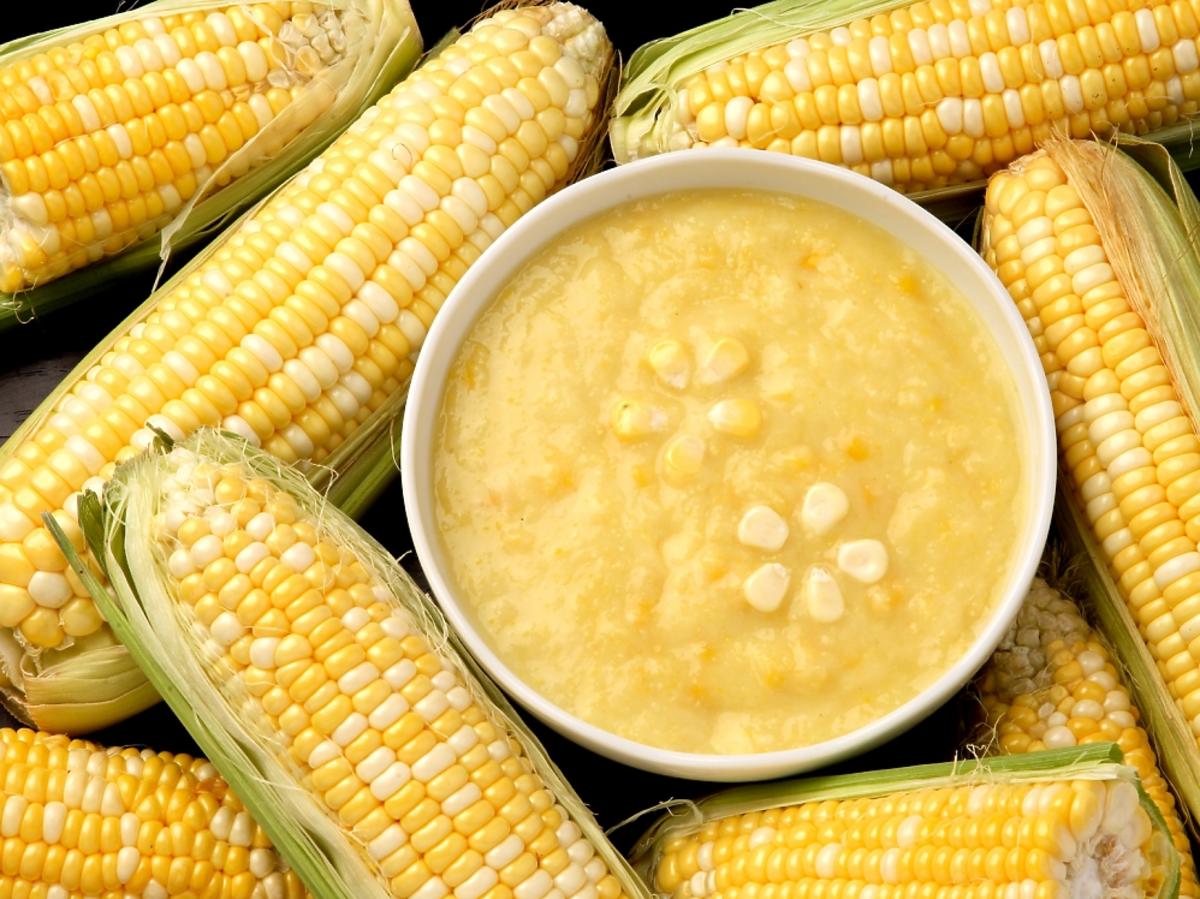 kukurydza i miska kremu z kukurydzy