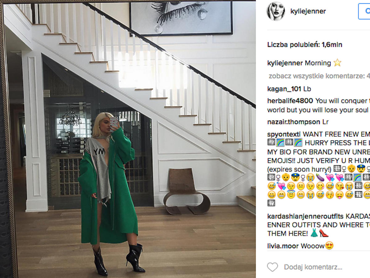 Kylie Jenner z zieloną bluzą