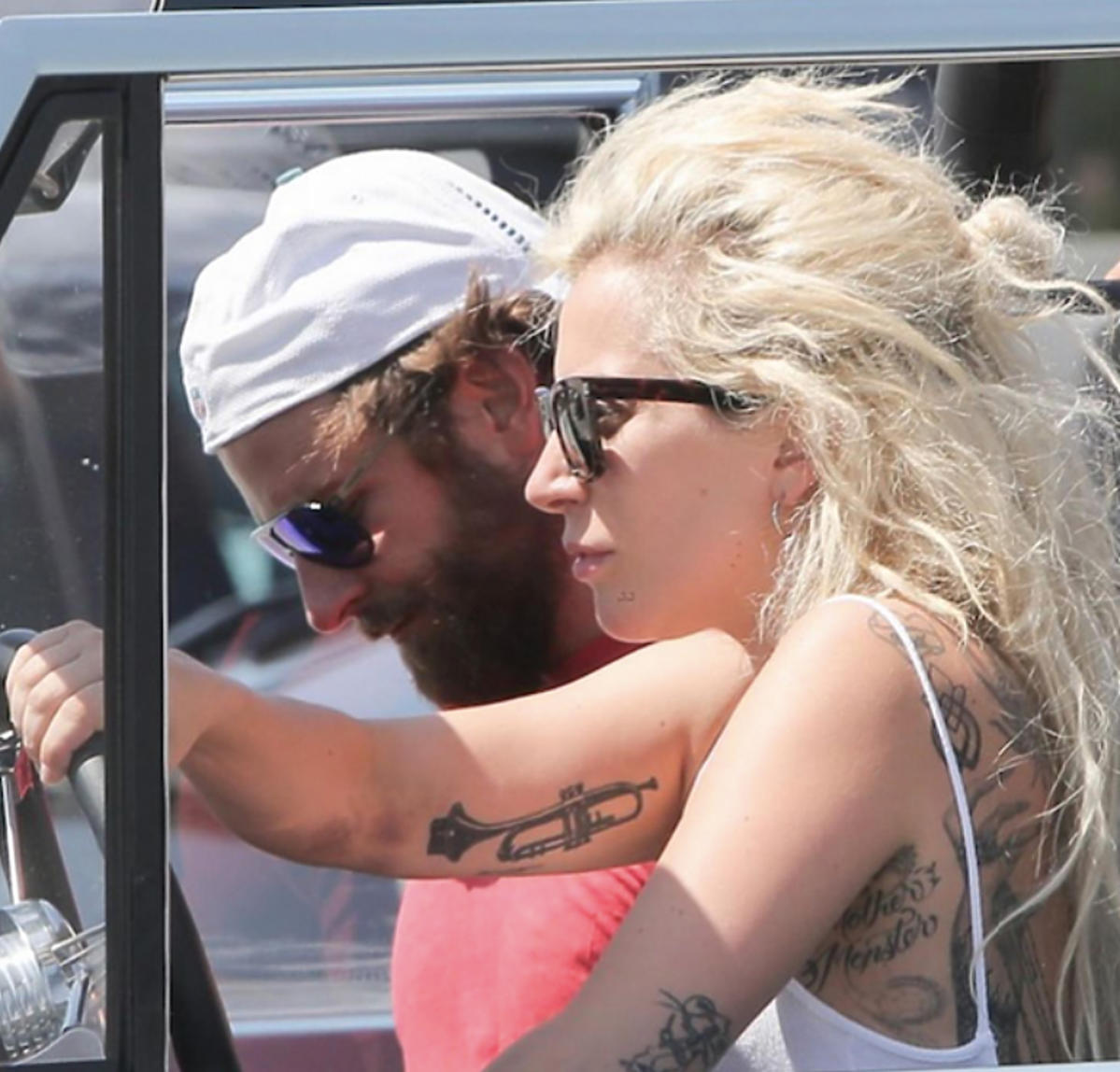 Lady Gaga, Bradley Cooper w samochodzie