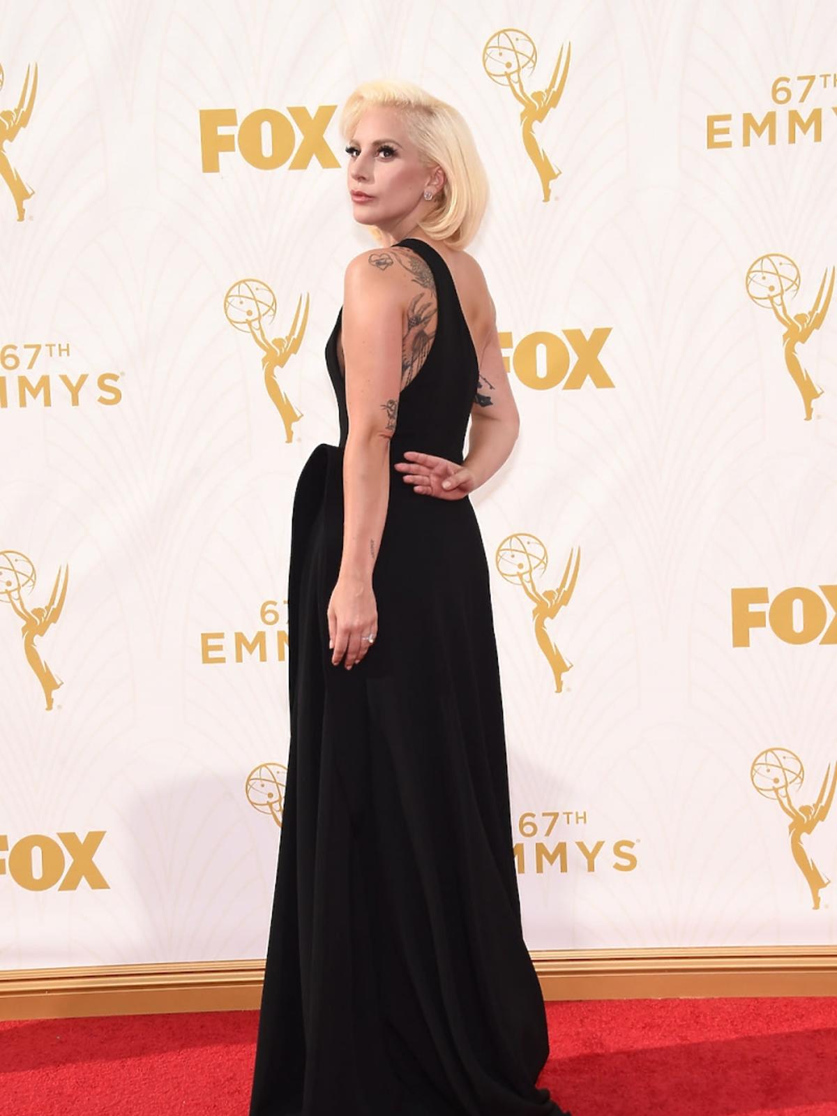 Lady Gaga w czarnej sukience