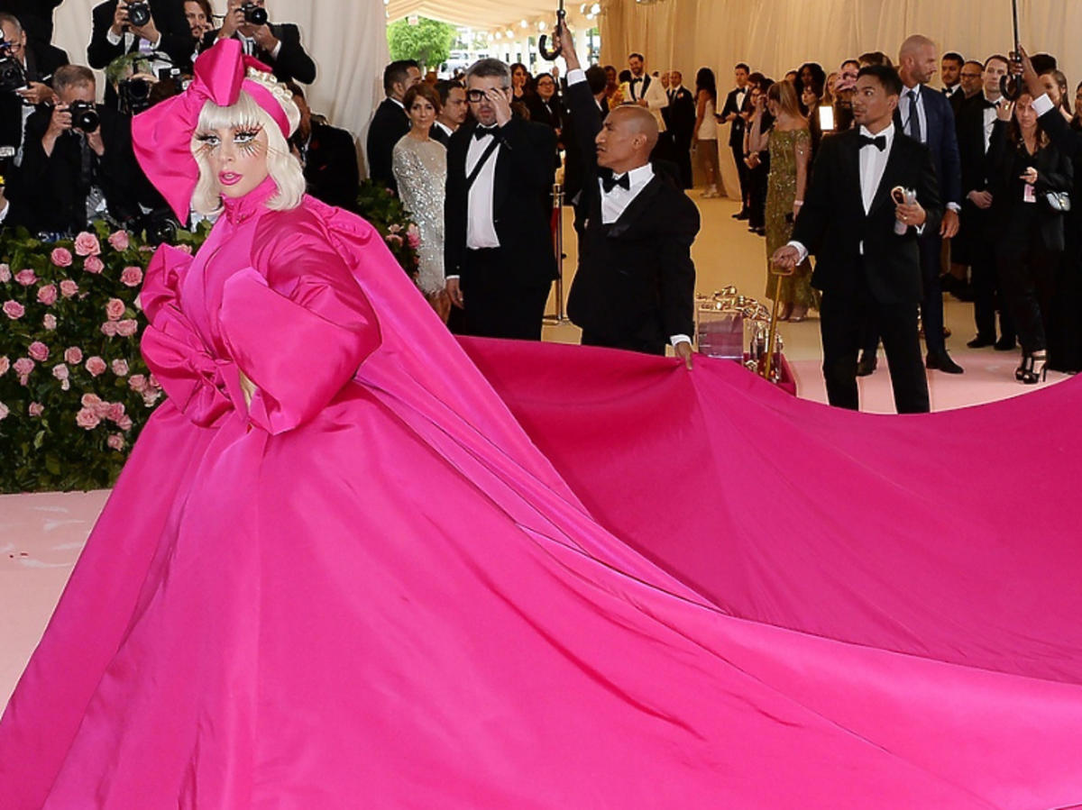  Lady Gaga w różowej sukni 