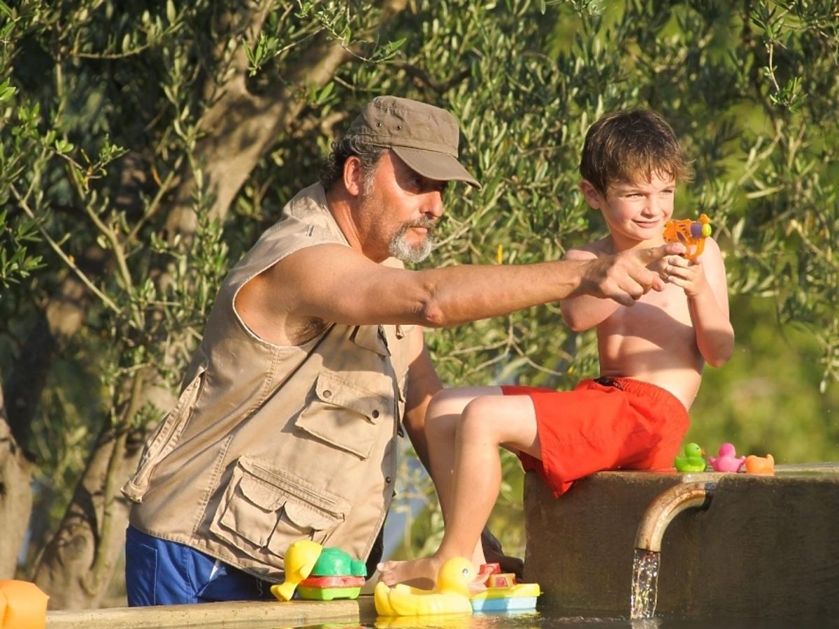 Lato w Prowansji - Jean Reno z filmowym wnukiem.