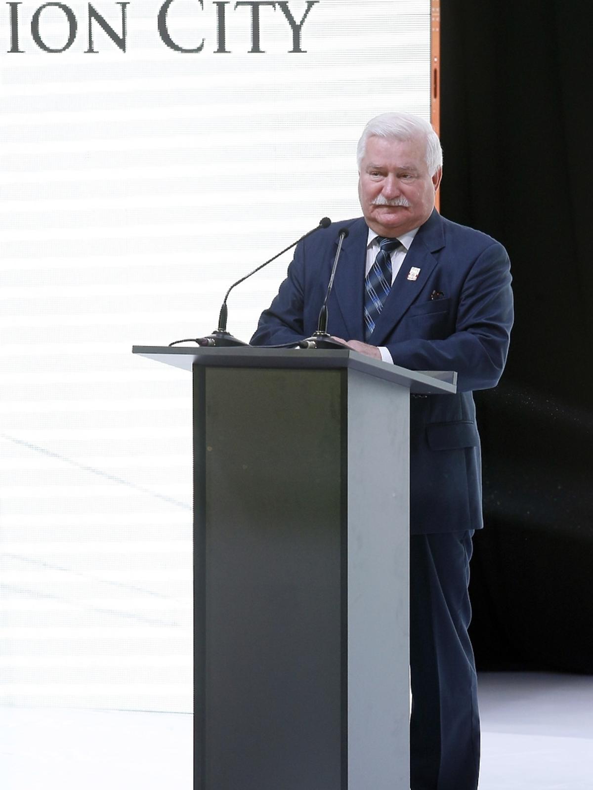 Lech Wałęsa na otwarciu Ptak Fashion City