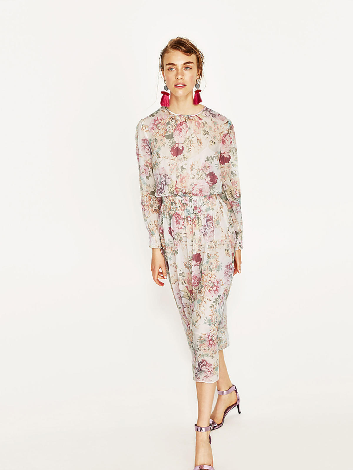 Lejąca sukienka z kwiatowym wzorem i gumką w talii Zara, 239 zł