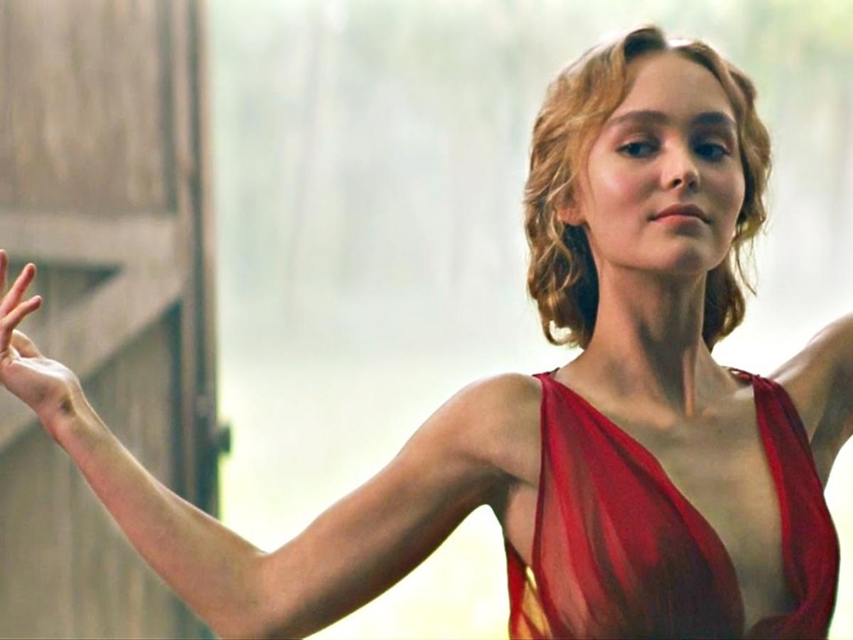 Lily-Rose Depp jako Isadora Duncan w filmie Tancerka