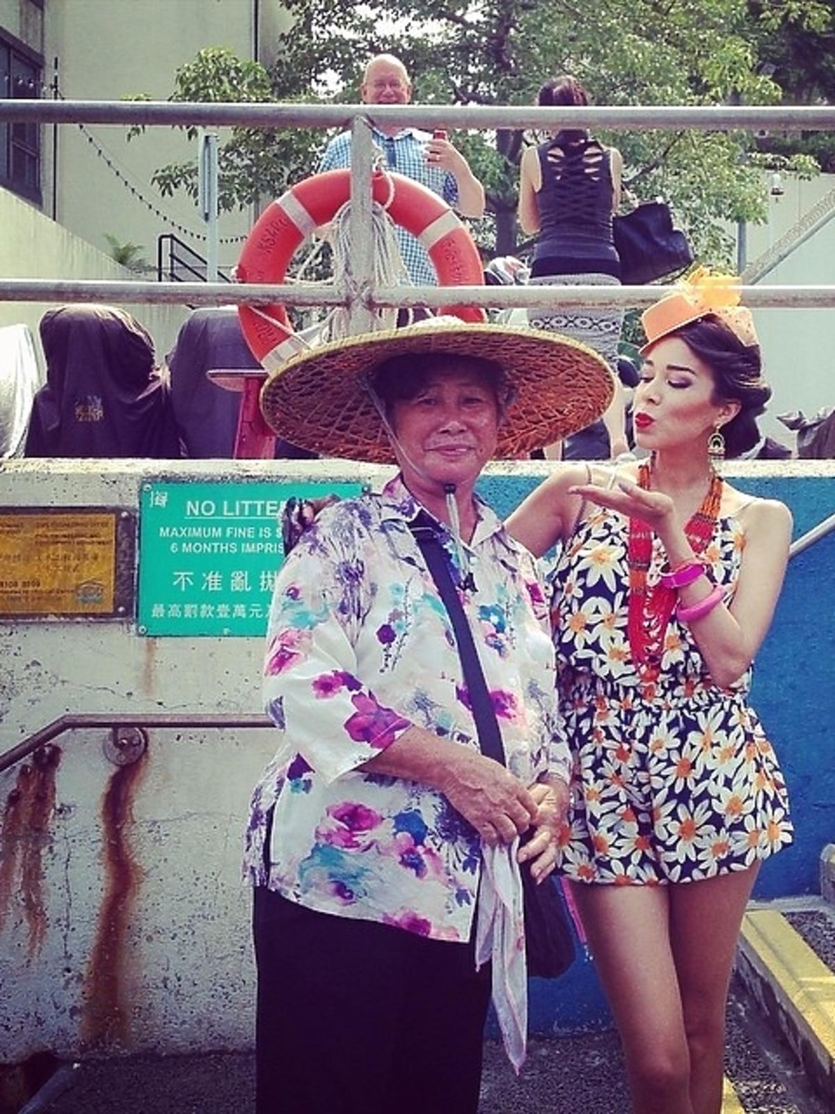 Macademian Girl w Chinach