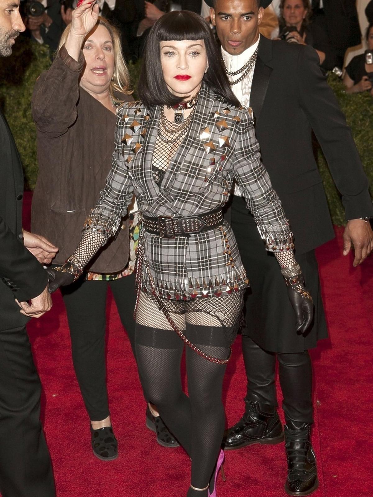 Madonna w kreacji Huberta de Givenchy 