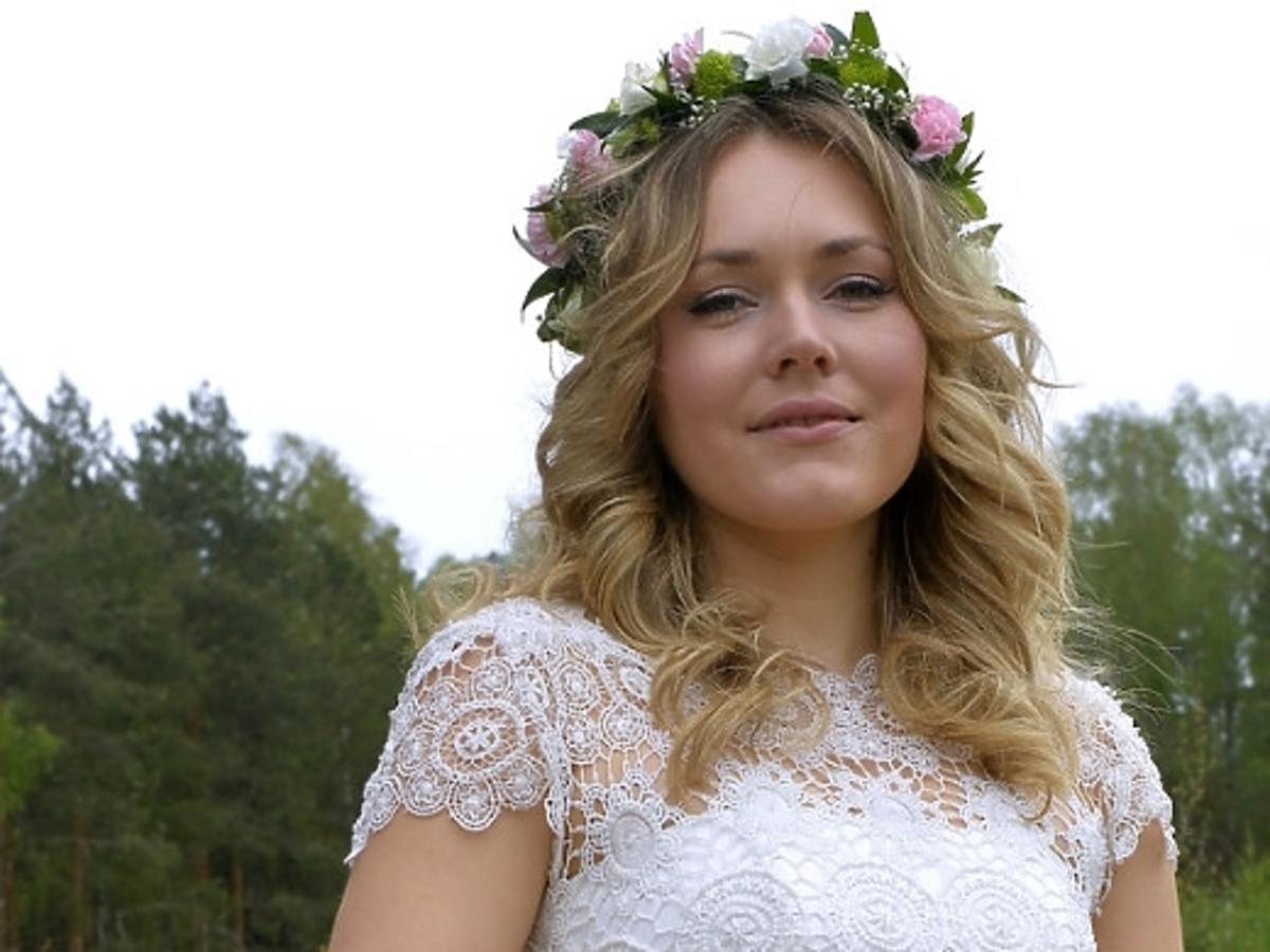 Magdalena Lamparska w sukni ślubnej w serialu To nie koniec świata