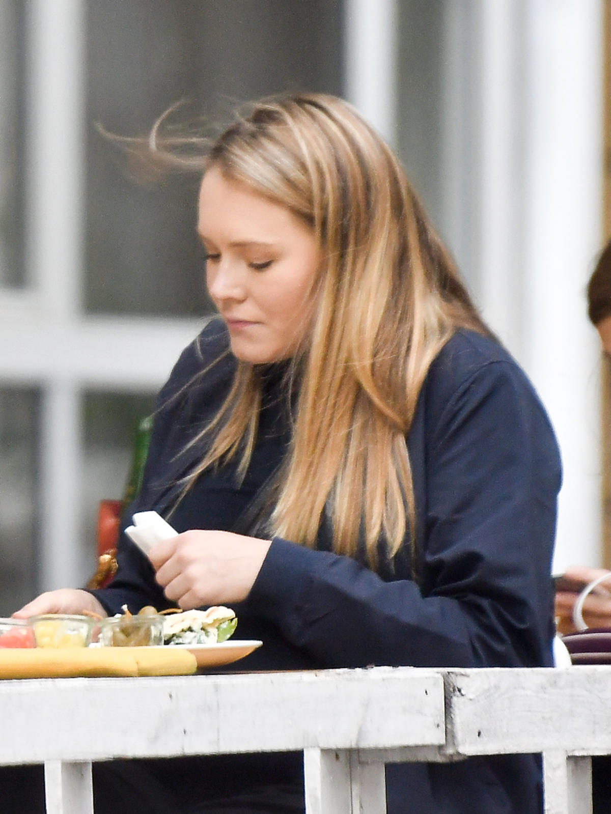 Magdalena Lamparska z dużym ciążowym brzuszkiem