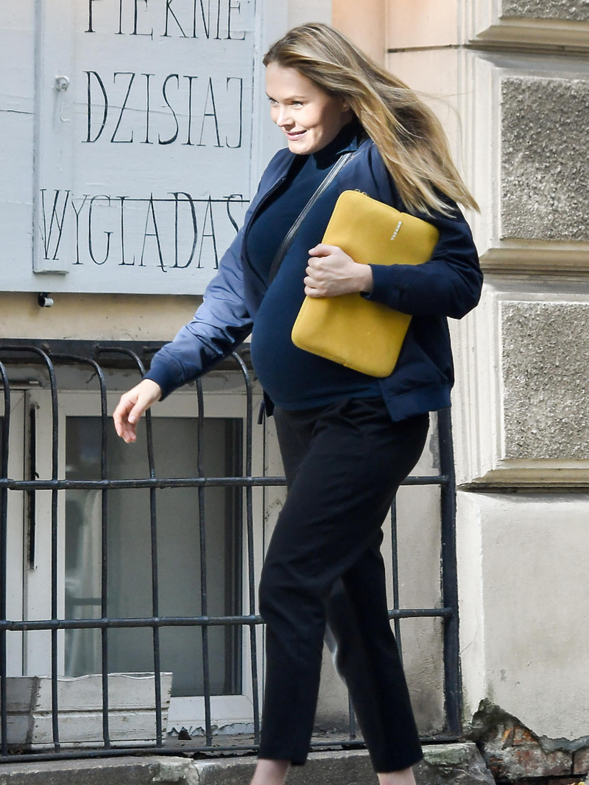 Magdalena Lamparska z dużym ciążowym brzuszkiem
