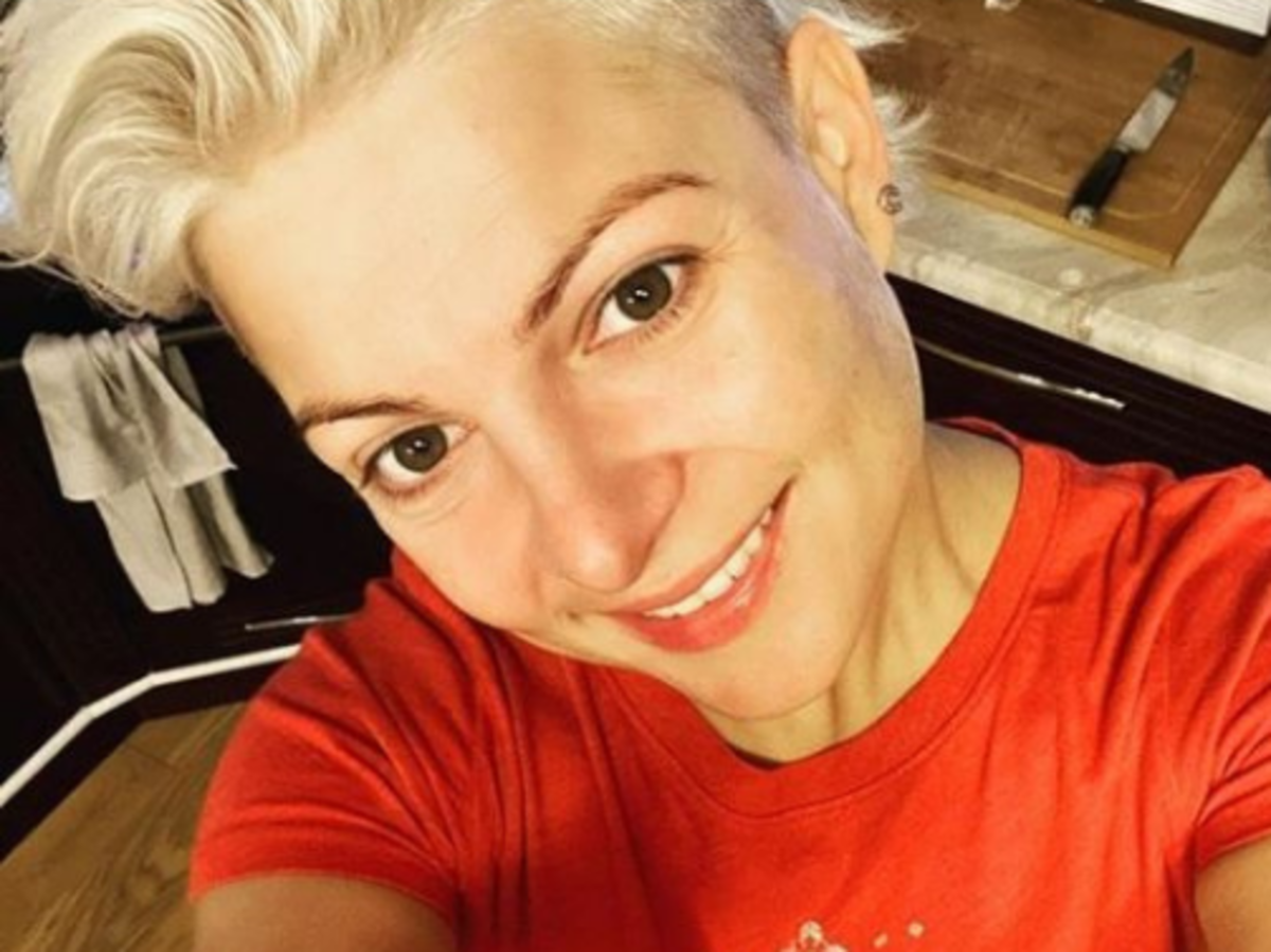 Magdalena Narożna w pomarańczowej koszulce