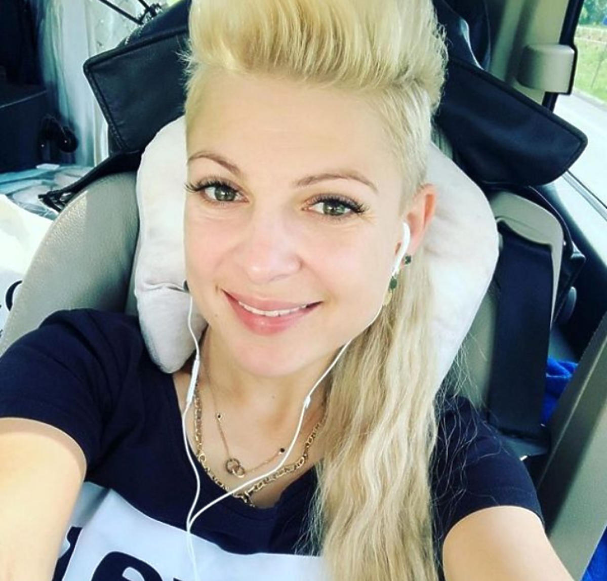 Magdalena Narożna z długimi włosami