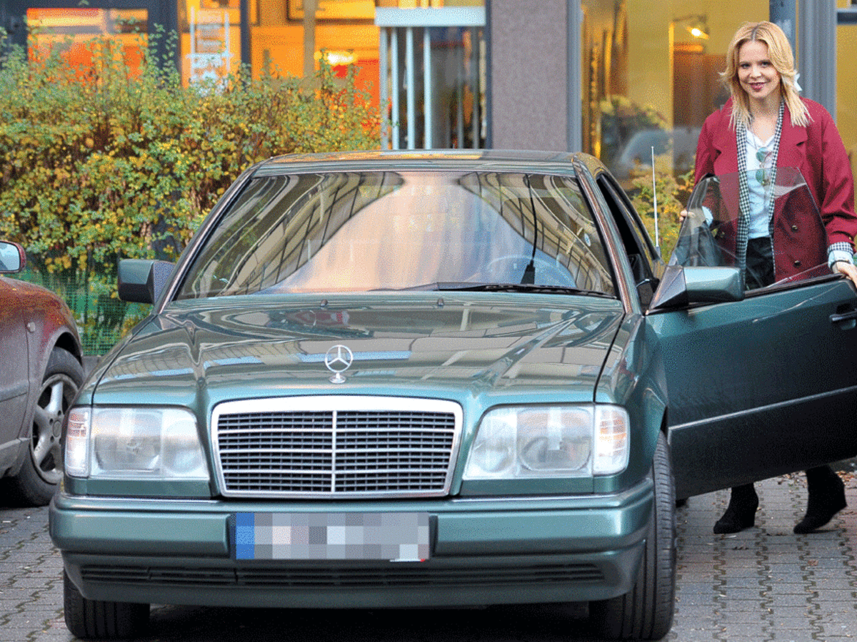 Maja Sablewska jeździ zielonym Mercedesem