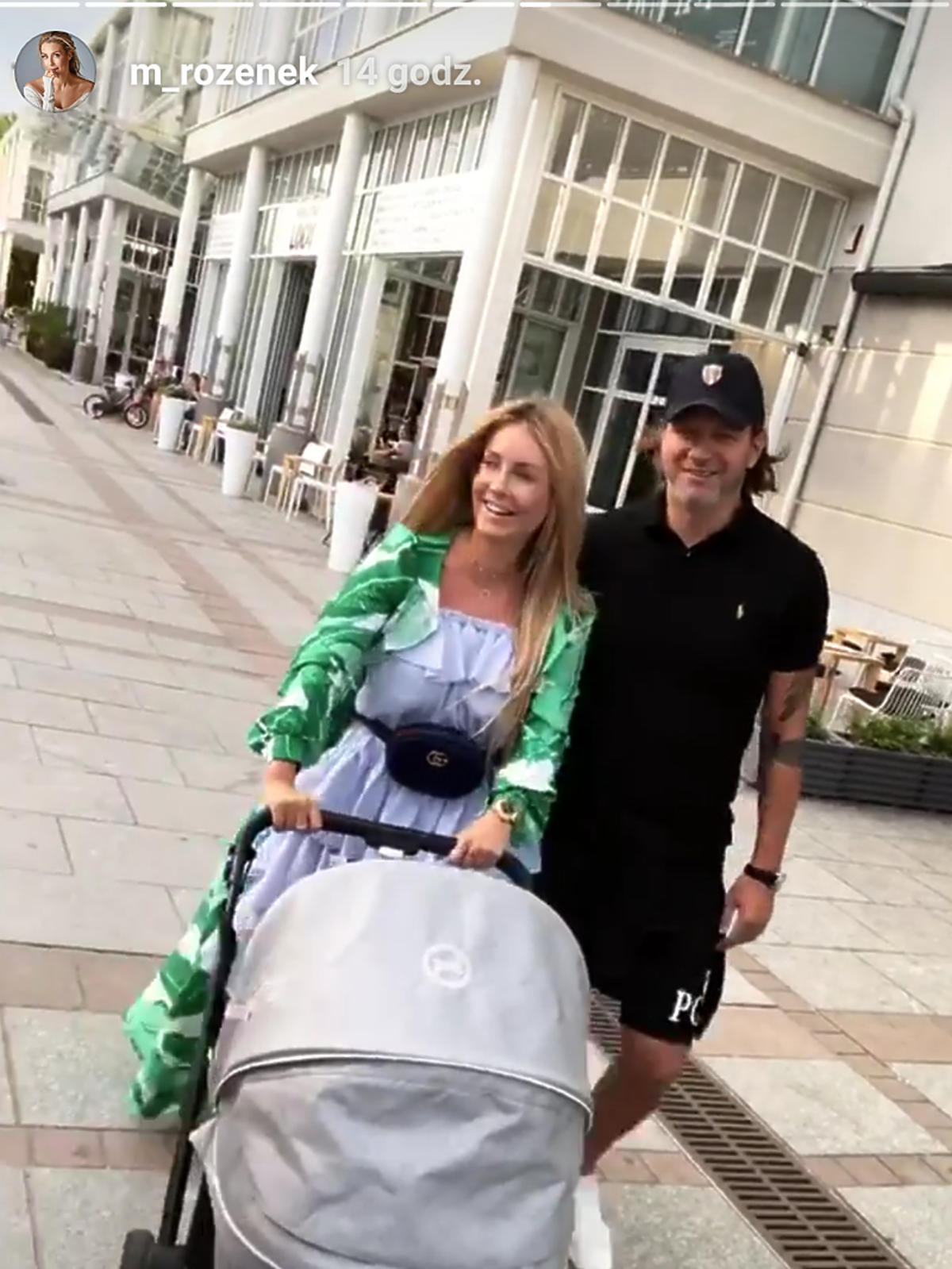 Małgorzara Rozenek i Radosław Majdan z wózkiem dziecięcym