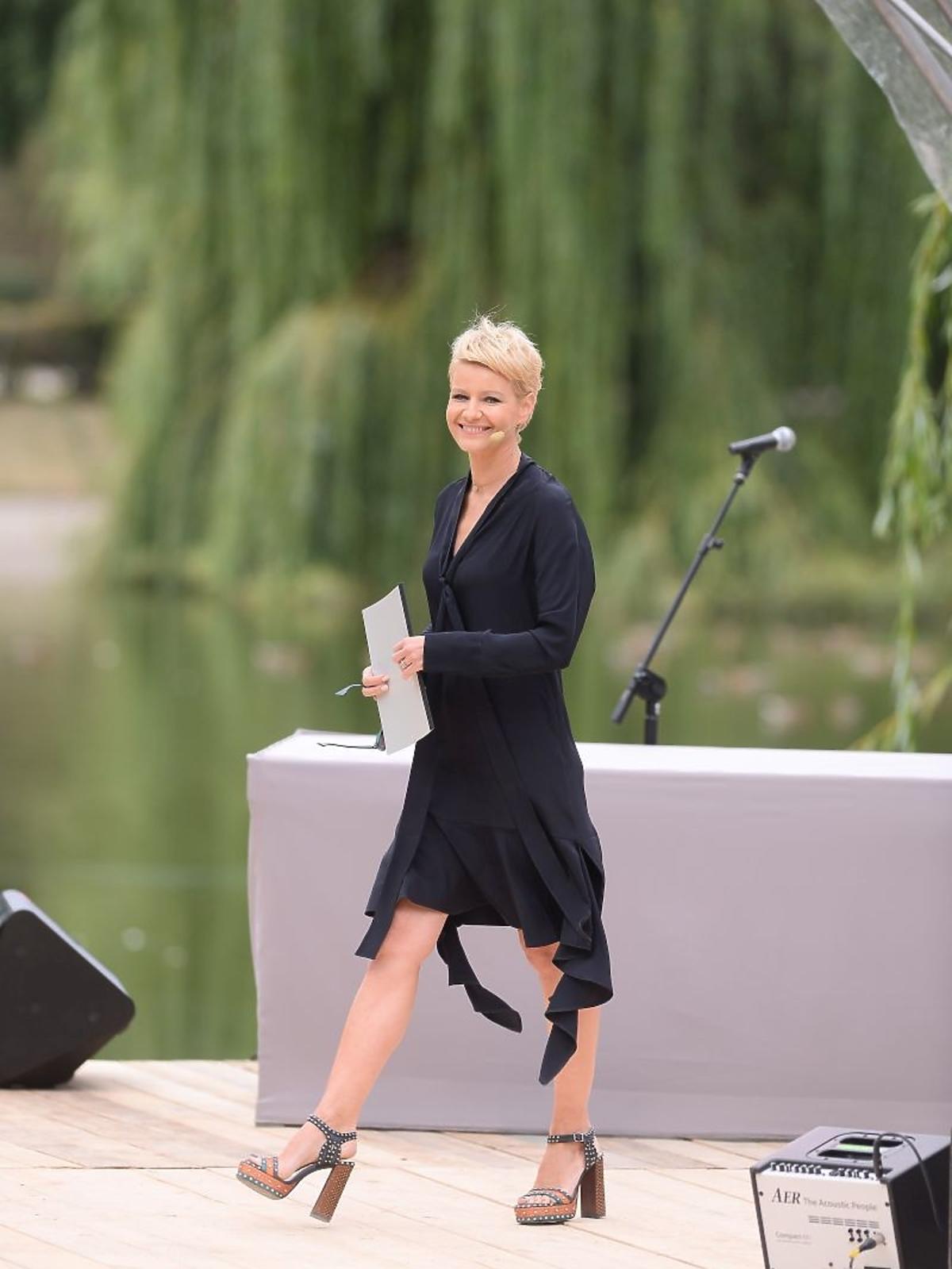Małgorzata Kożuchowska w czarnej sukience