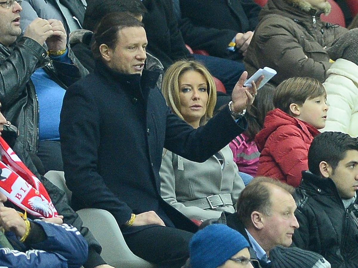 Małgorzata Rozenek i Radek Majdan z dziećmi na meczu Polska Szkocja. Rozenek z Majdanem paparazzi