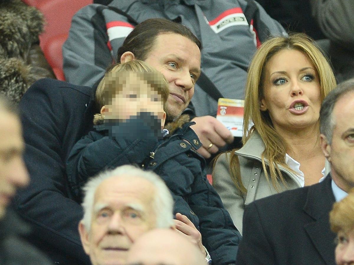 Małgorzata Rozenek i Radek Majdan z dziećmi na meczu Polska Szkocja. Rozenek z Majdanem paparazzi