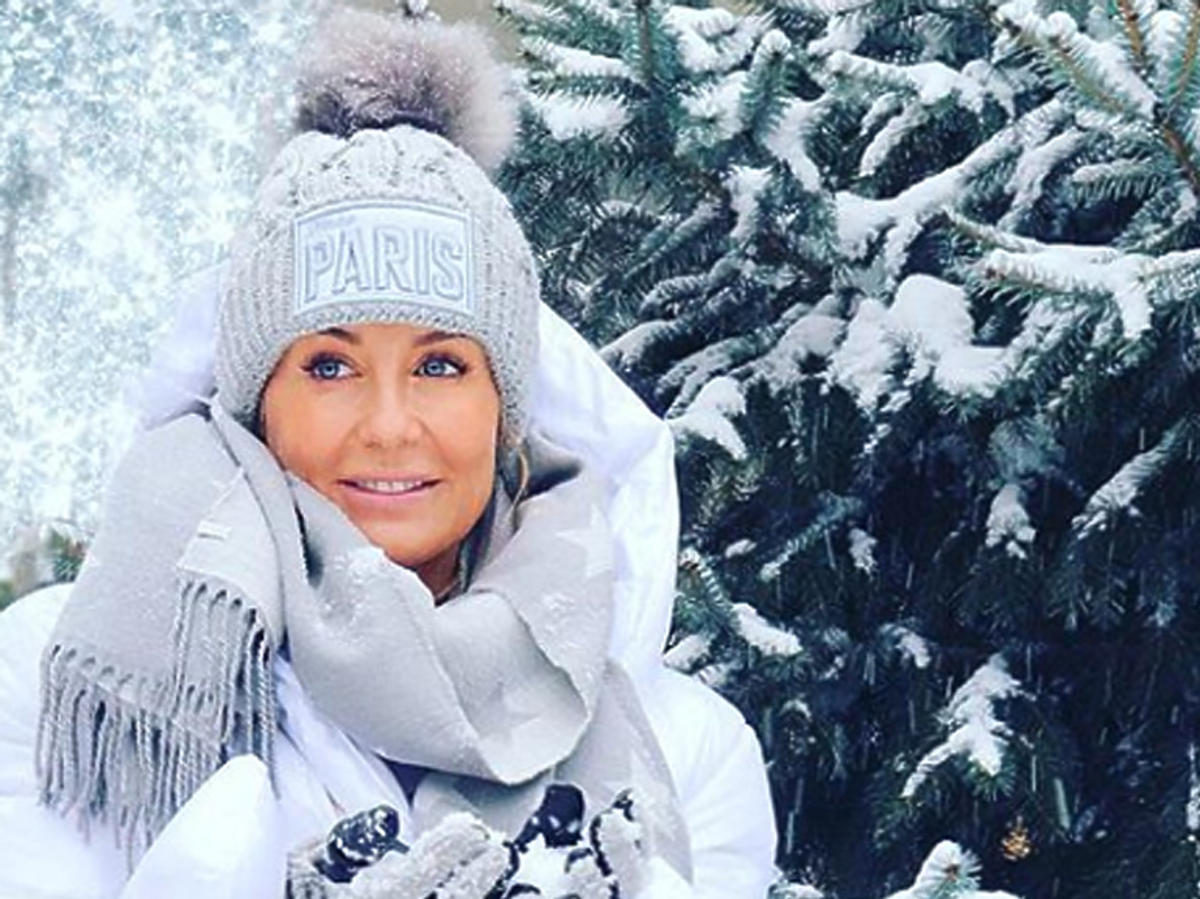 Małgorzata Rozenek w czapce z pomponem