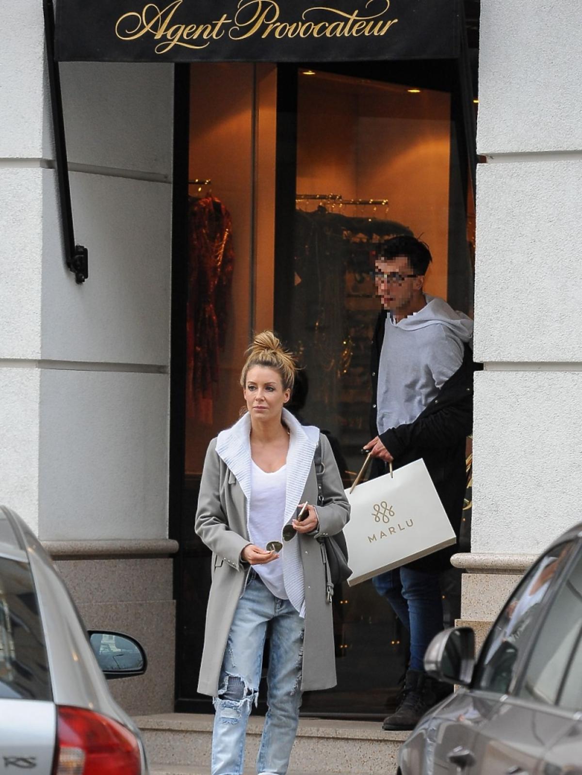 Małgorzata Rozenek w szarym płaszczu