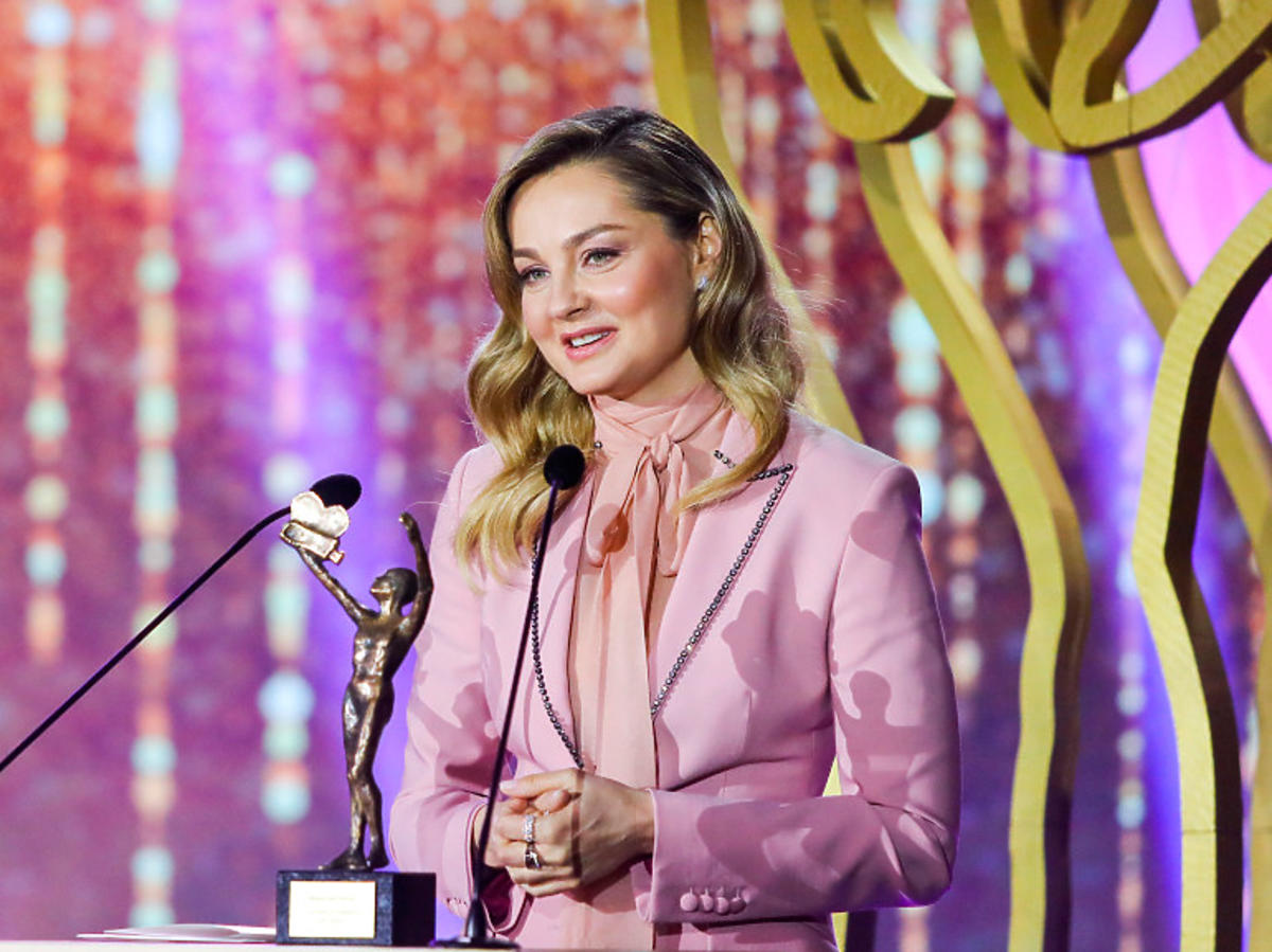 Małgorzata Socha na TeleKamerach 2021 w różowym garniturze