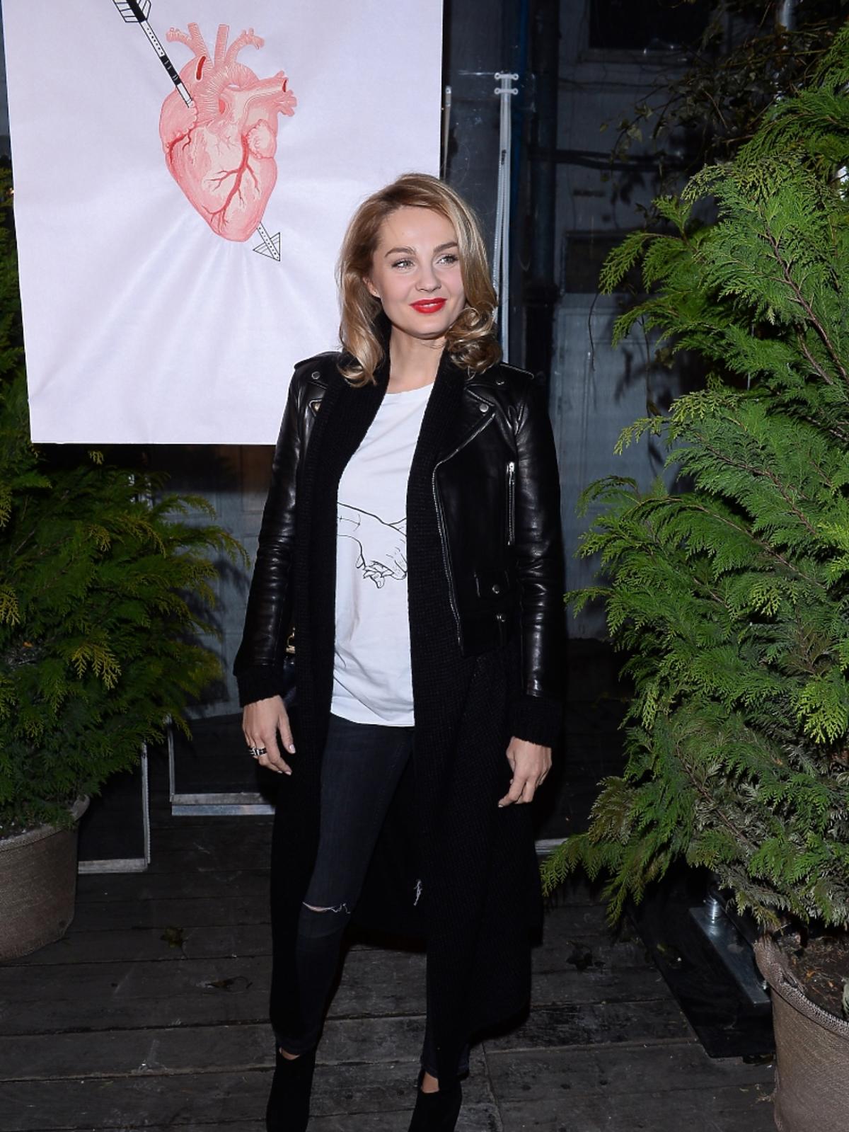 Małgorzata Socha na wernisażu Łukasz Jemioła