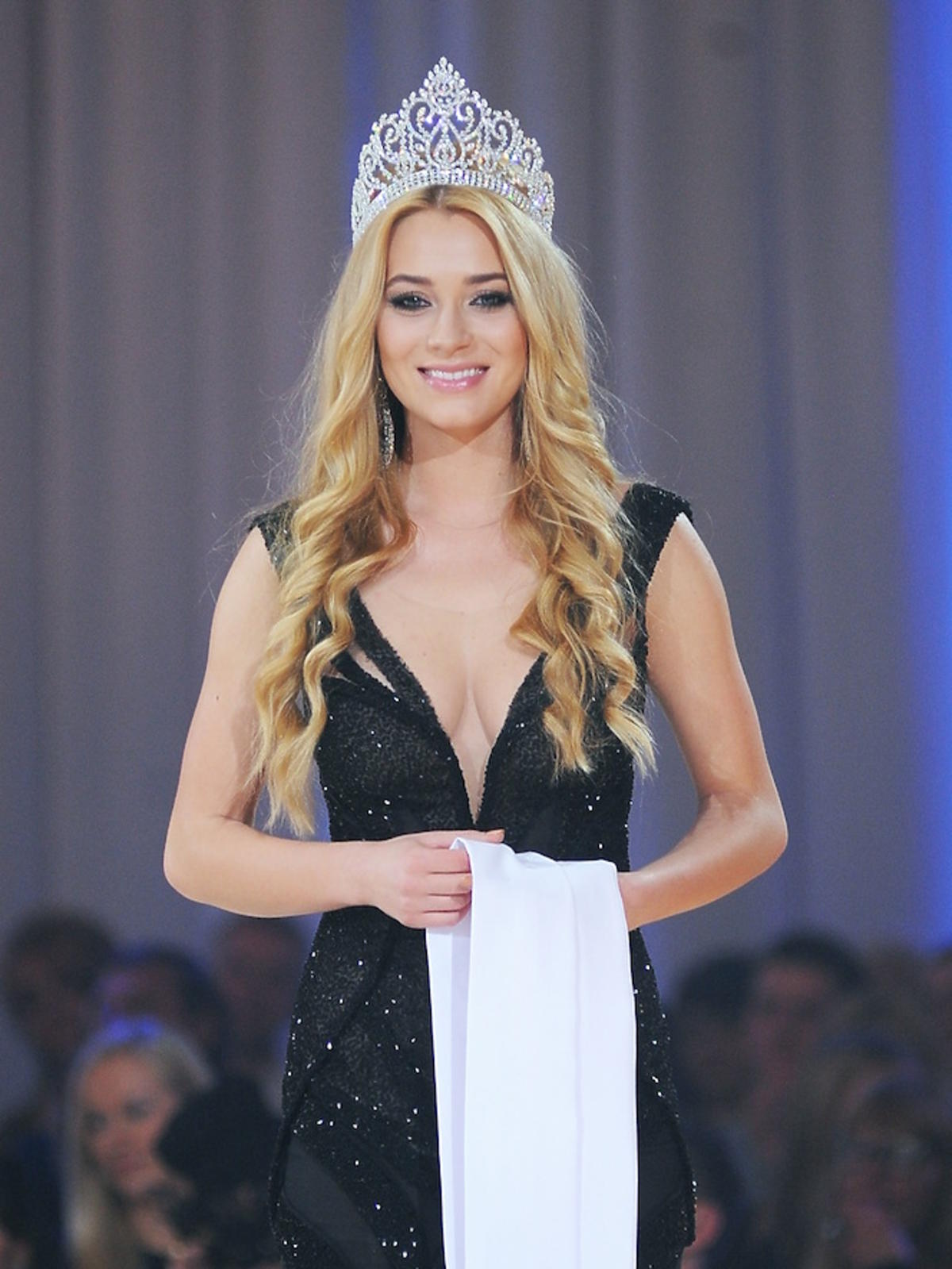 Marcelina Zawadzka Miss Polonia z 2011 w koronie