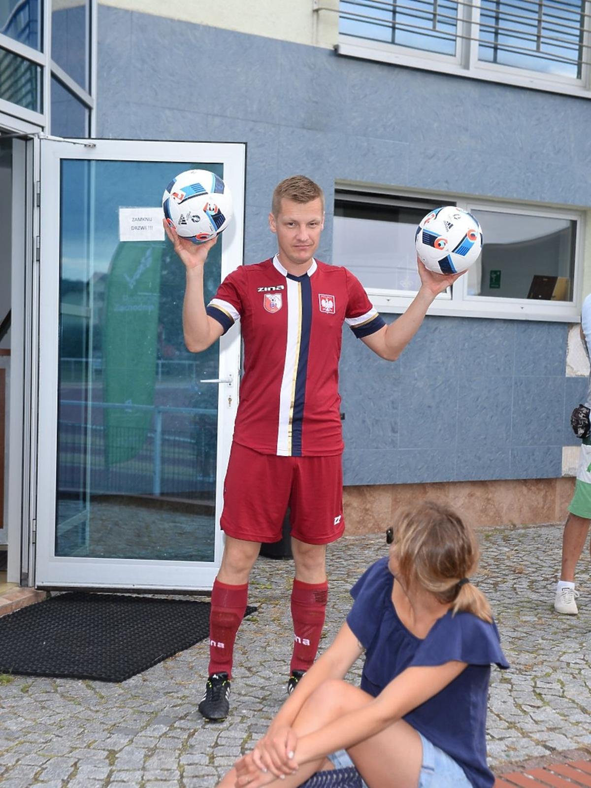 Marcin Mroczek w stroju piłkarskim