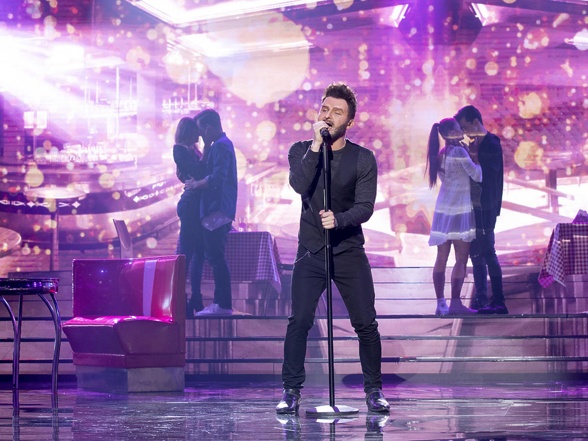 Marek Molak wcielił się w Grzegorza Hyżego i wykonał hit „O PANI!”