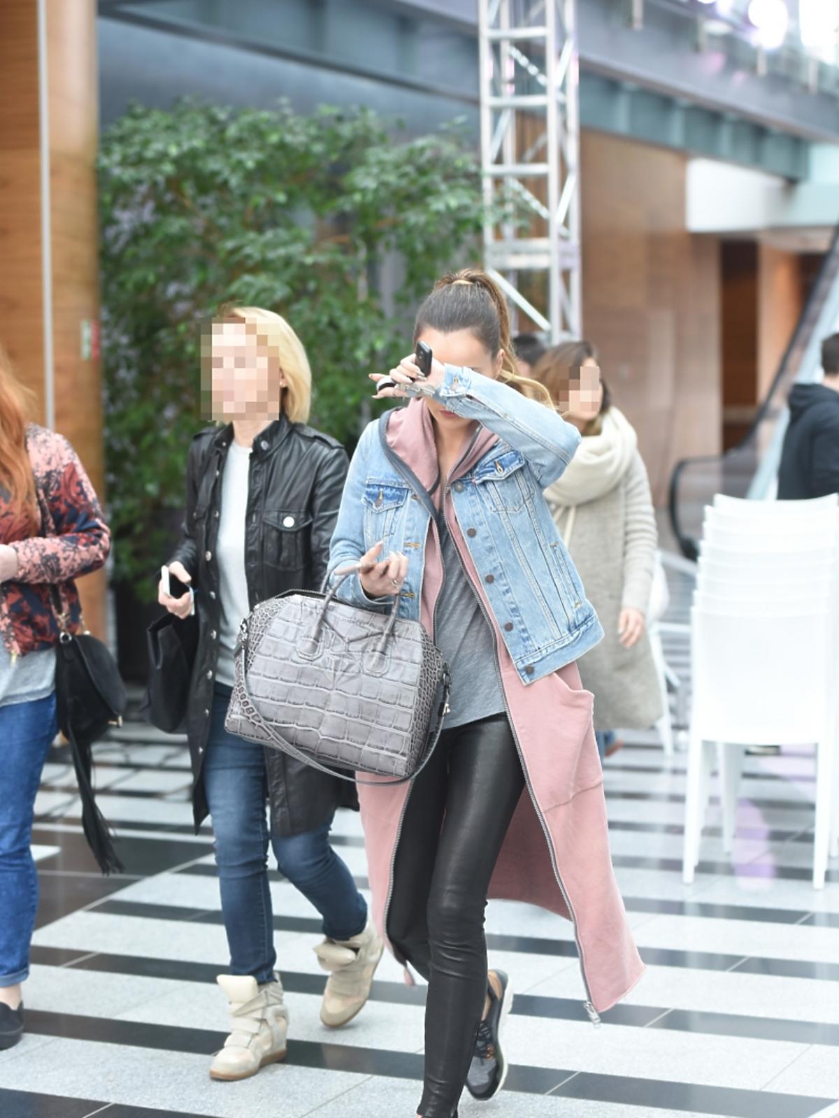 Marina Łuczenko ucieka przed paparazzi
