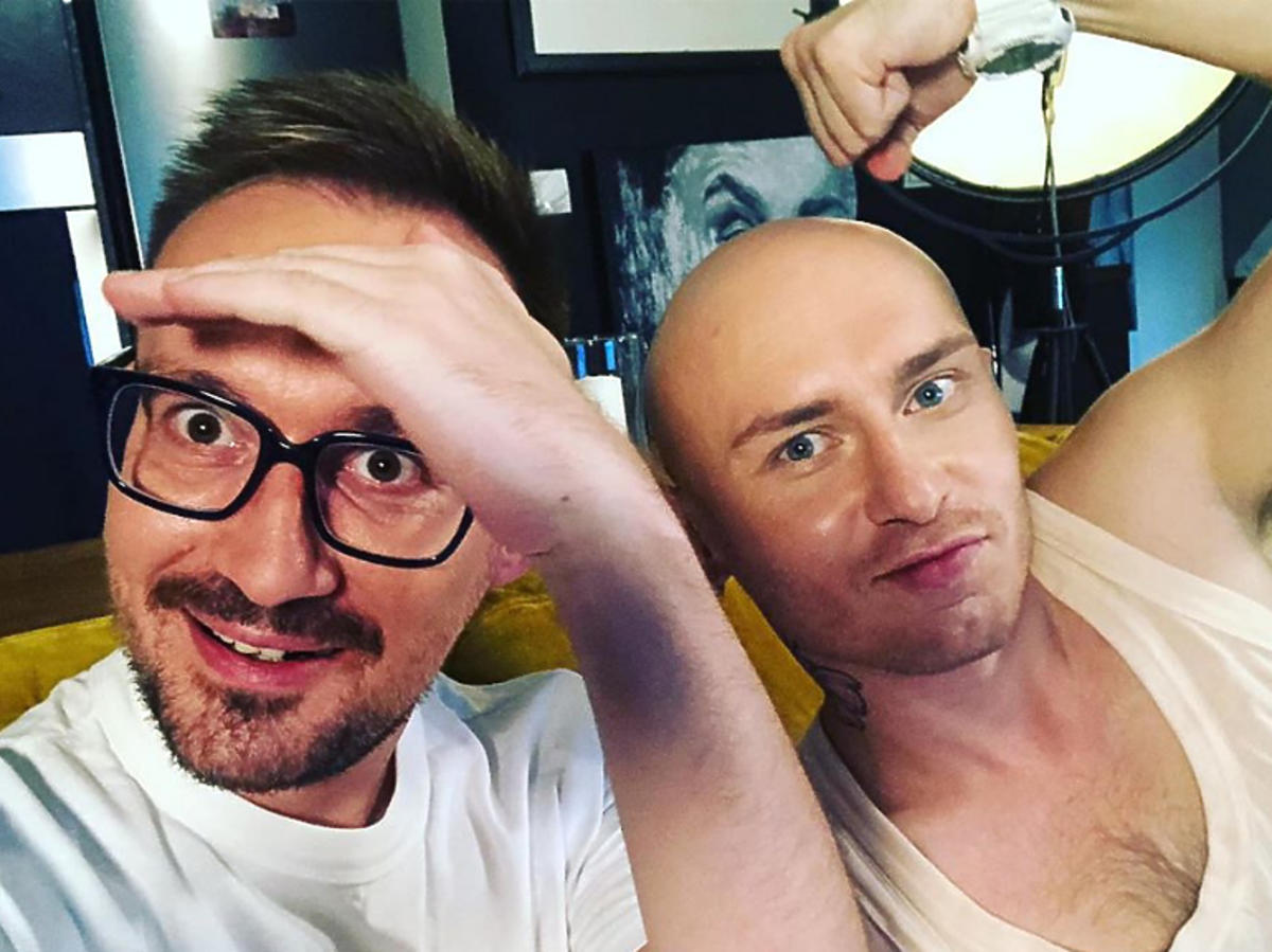 Mariusz Kozak i Jacek Szawioła z programu "Gogglebox"
