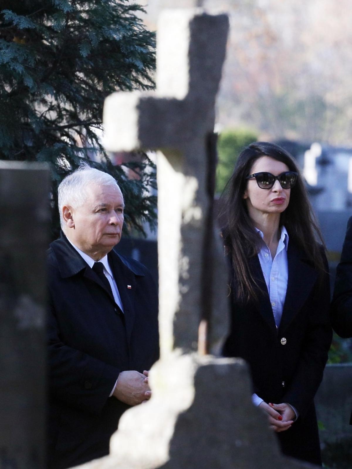 Marta Kaczyńska z Jarosławem Kaczyńskim na cmentarzu