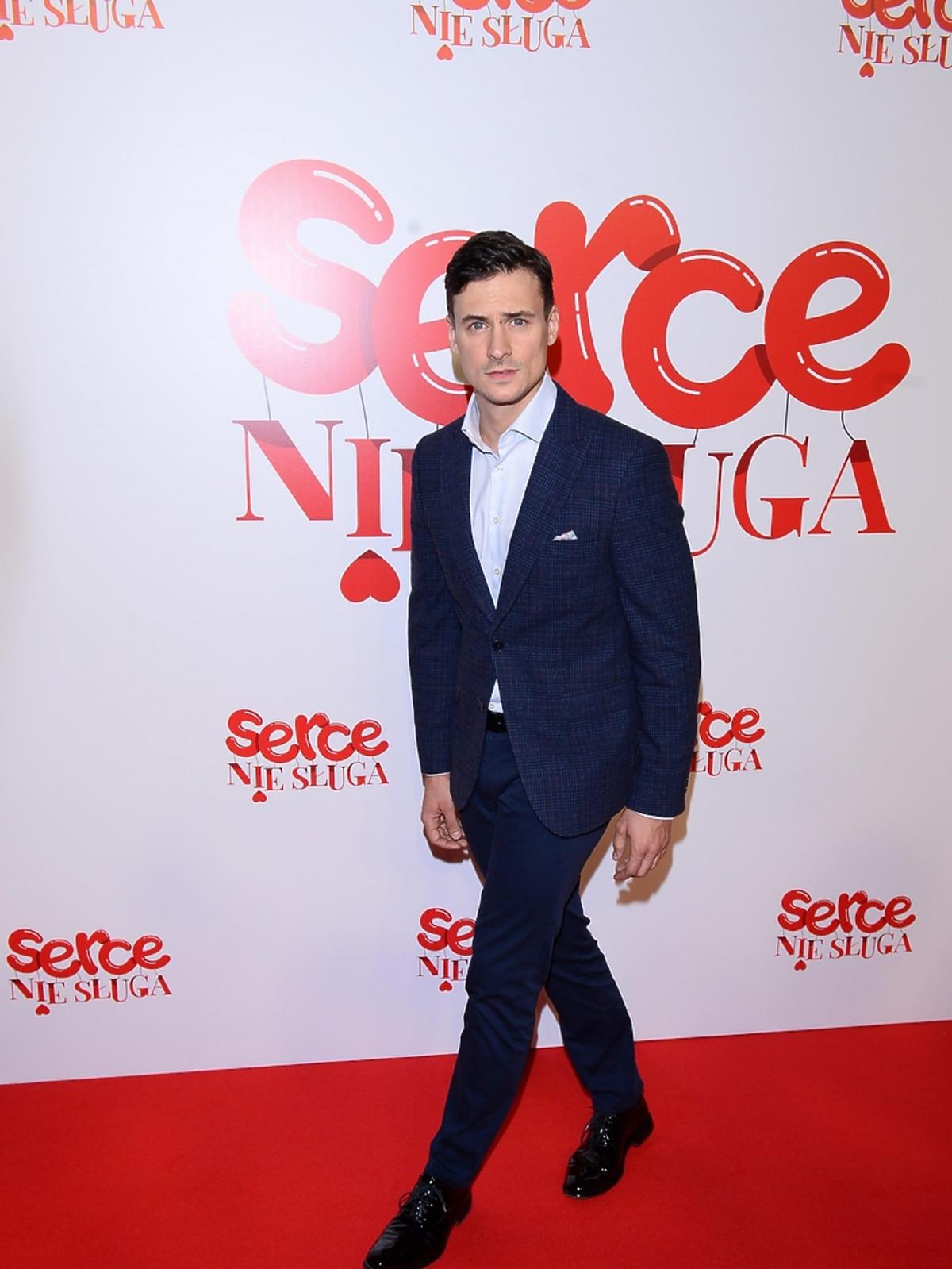 Mateusz Damięcki na premierze filmu