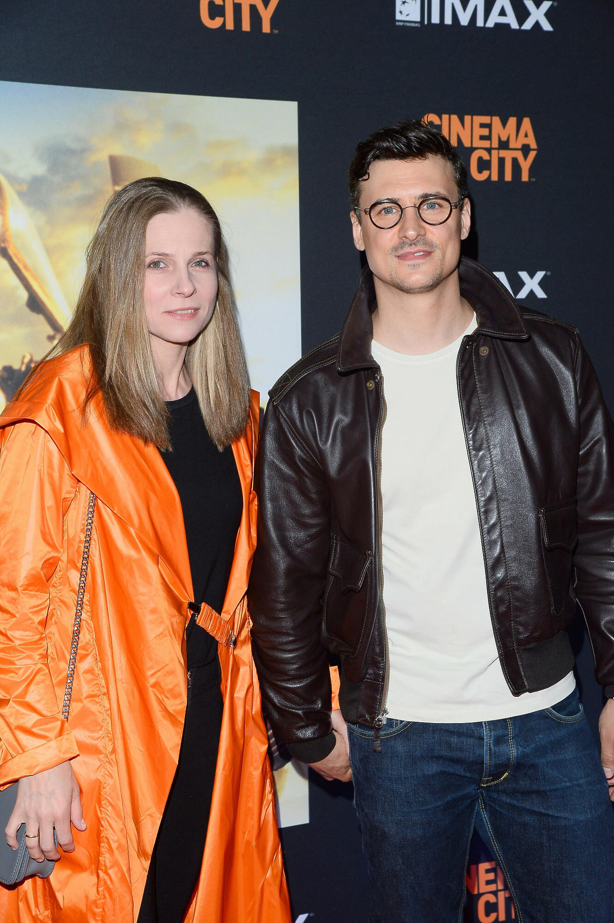 Mateusz Damięcki z żoną na premierze filmu Top Gun
