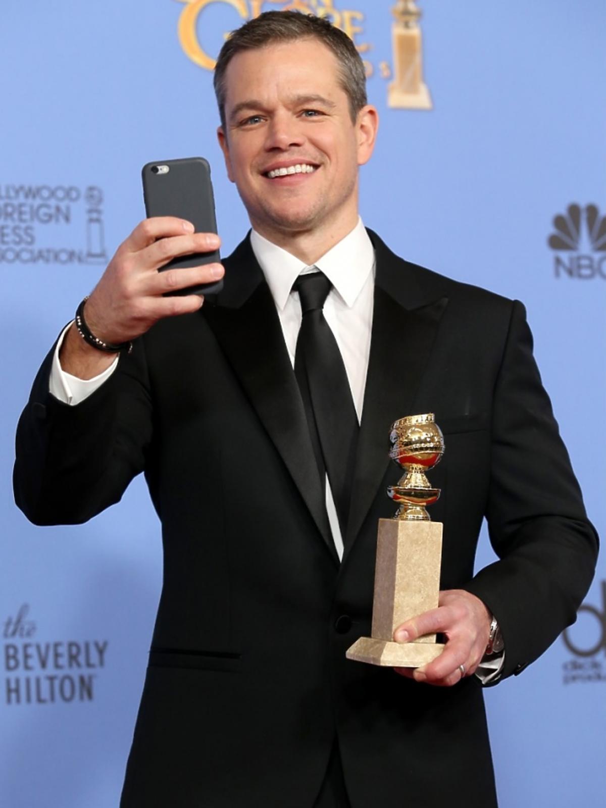 Matt Damon w czarnym arniturzeZłote Globy 2016